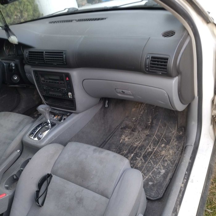 schowek siedzenia tapicerka uszczelki drzwi  passat b5 kombi fl