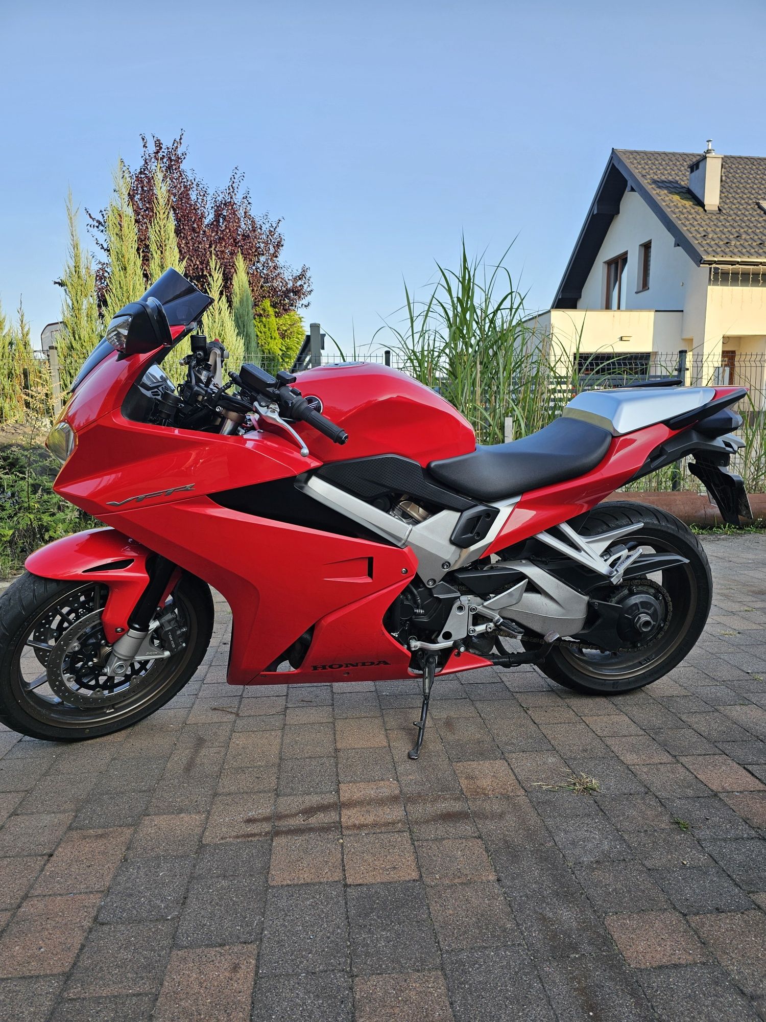 Honda fvr 800f .