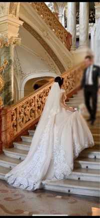 Весільна сукня як нова, дуже гарна!