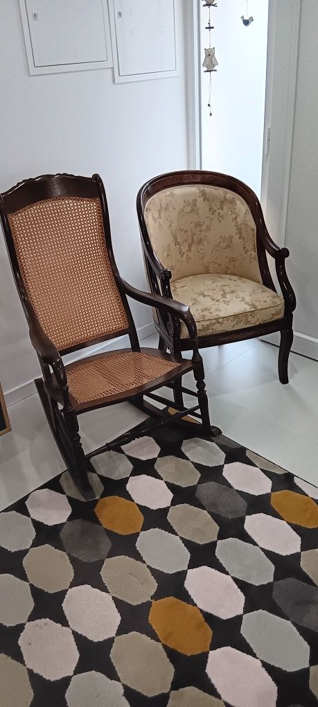 Cadeirão e cadeira de baloiço antigo