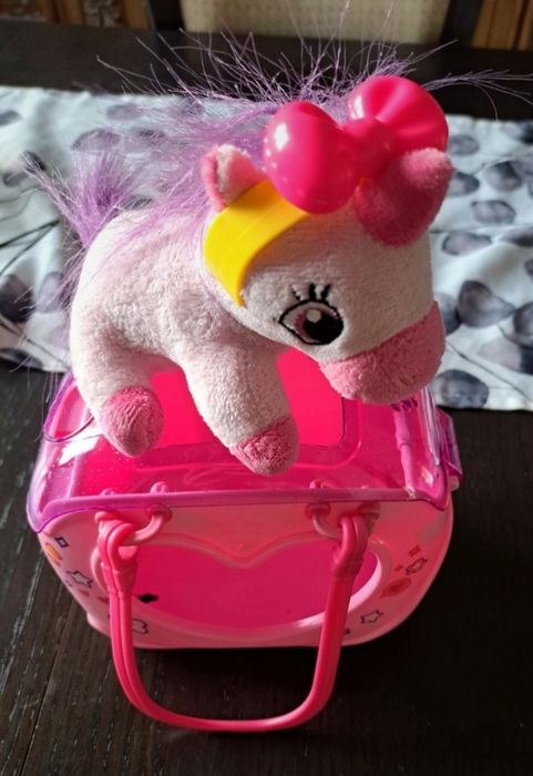 Jednorożec z pudełkiem