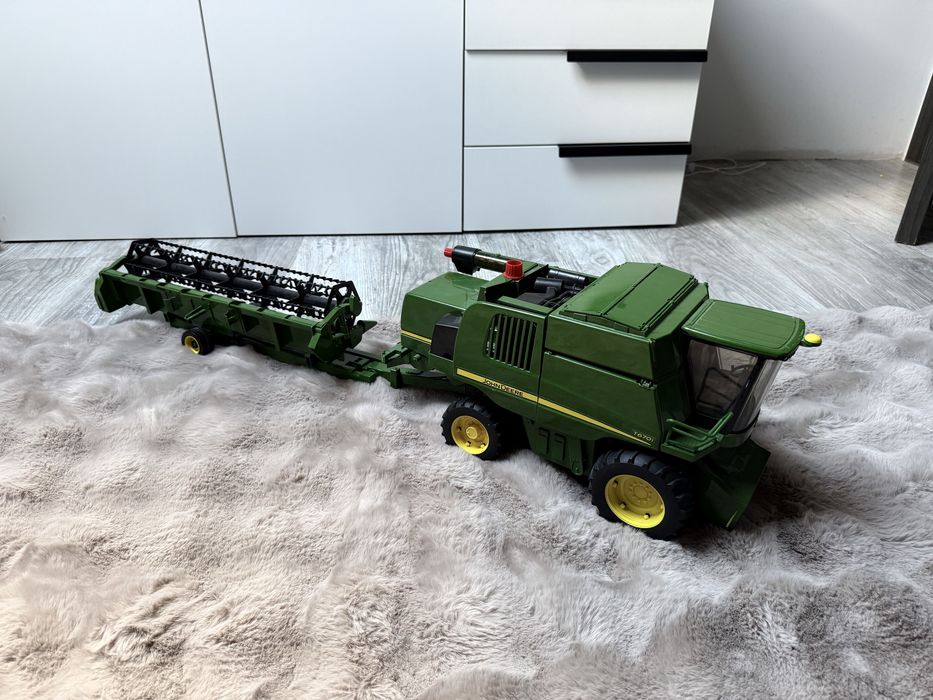 Zestaw Bruder - kombajn , traktor, beczka, prasa itd. + GRATIS