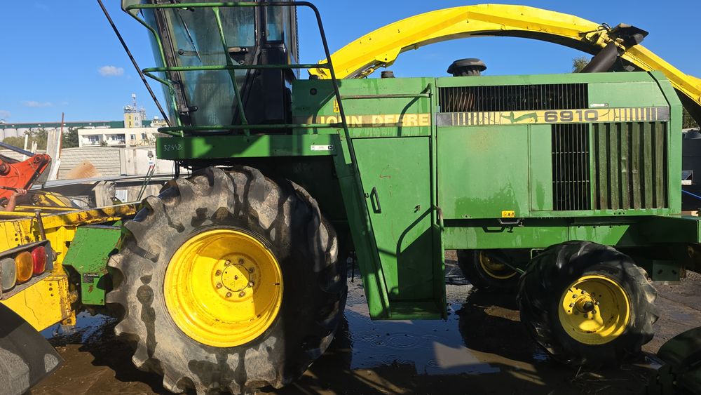 Sieczkarnia John Derre 6910