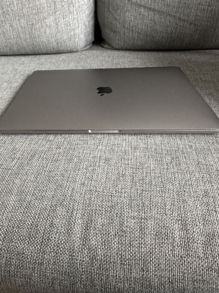 MacBook Pro Retina 2,6 GHz 16 GB 251 GB 15,4’’ A1707 Space Grey okazja