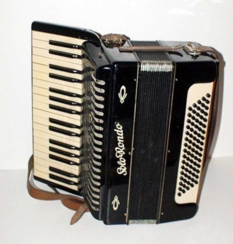 Akordeon neimiecki 80 basowy SOLO RONDO M208