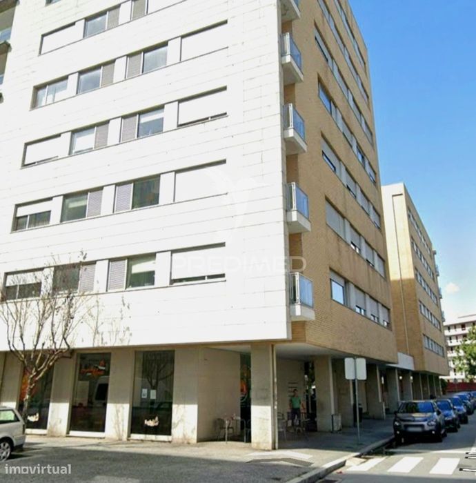 Vende-se Loja com estacionamento, a 5 min do Hospital S.J.