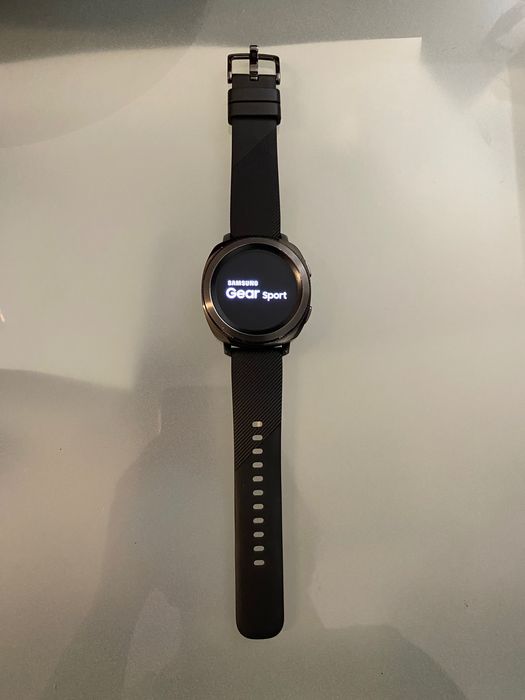 samsung gear sport smartwatch z paskami i ładowarką