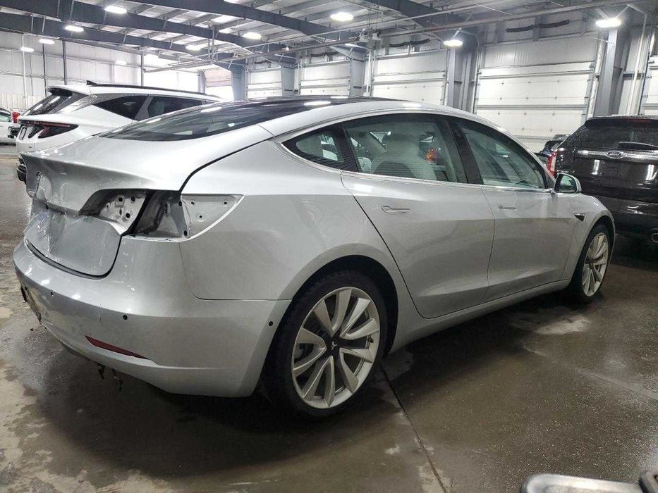 2018 TESLA MODEL 3 Авто