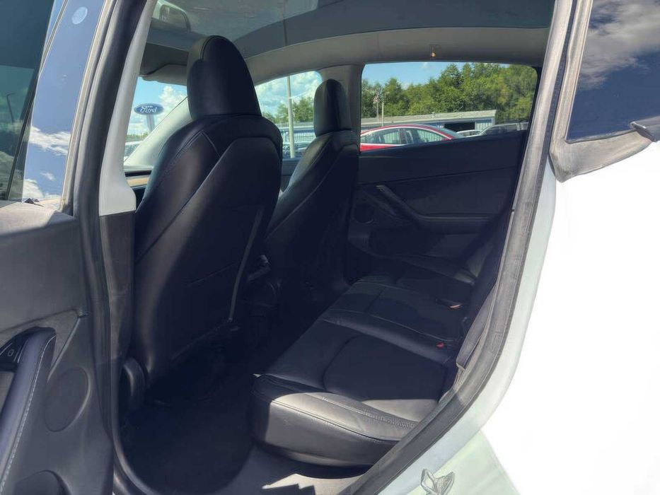 Tesla Model Y Long Range      2021