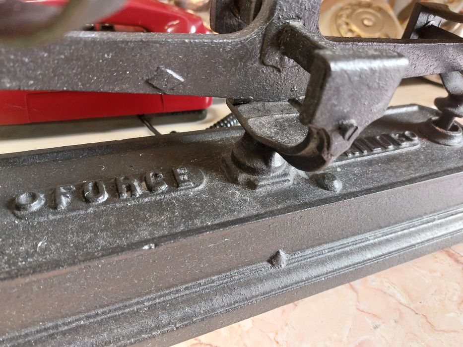 Antiga balança em ferro fundido e latão 5kg 

Balança mecânica, c