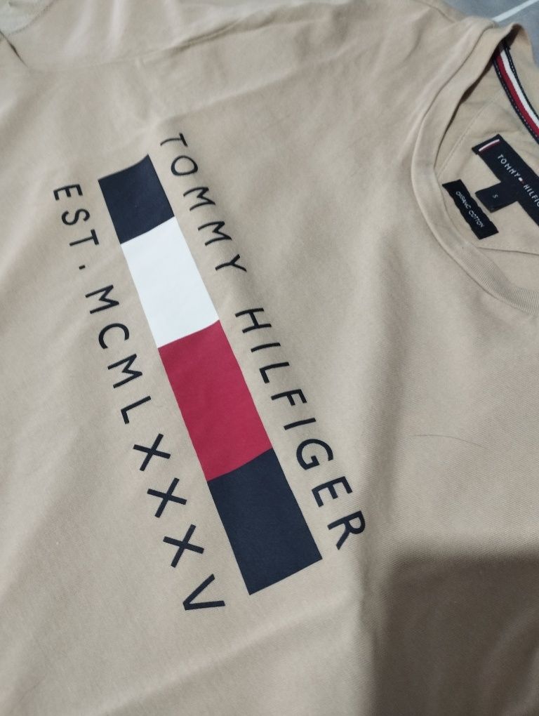t-shirt tommy hilfiger