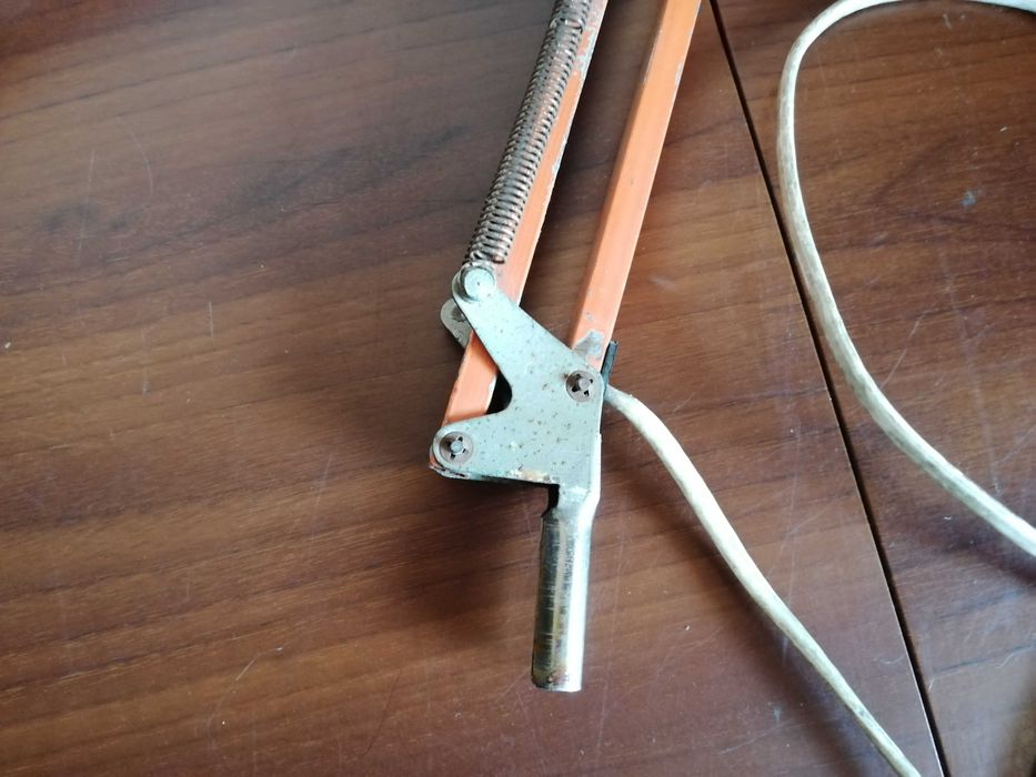 Stara lampa warsztatowa na ścianę metalowa regulowana lampka