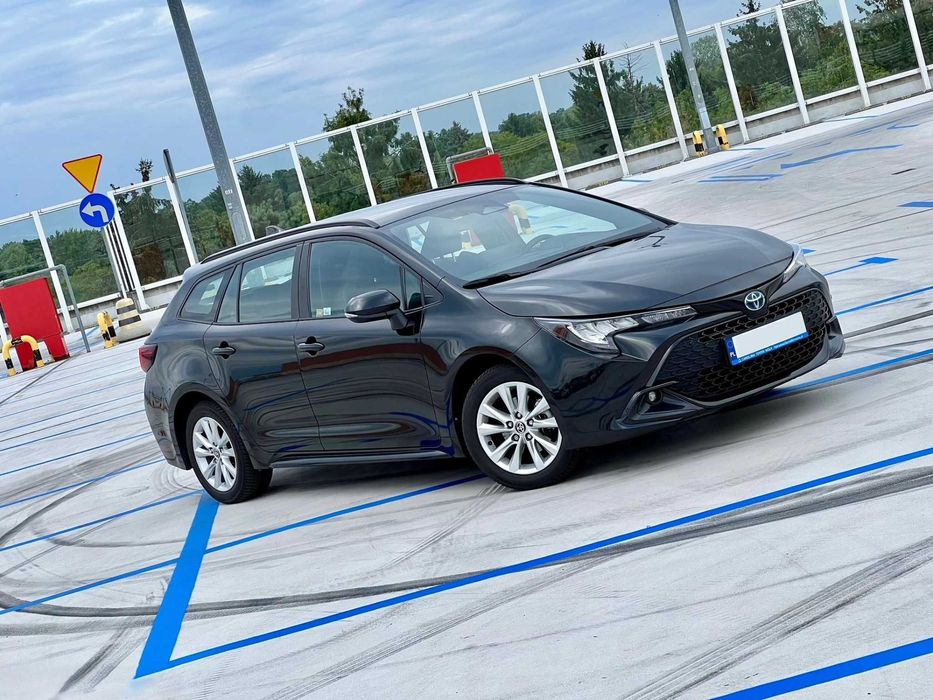 Wynajem TOYOTA COROLLA 2023 1.8 hybryda | Wypożyczalnia aut Kielce