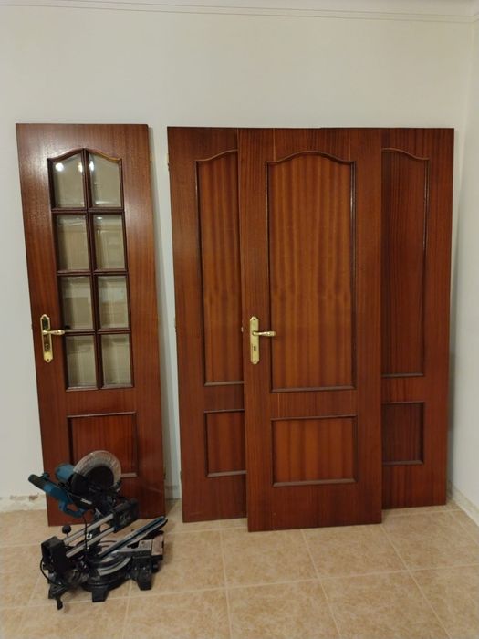 Portas em madeira maciça