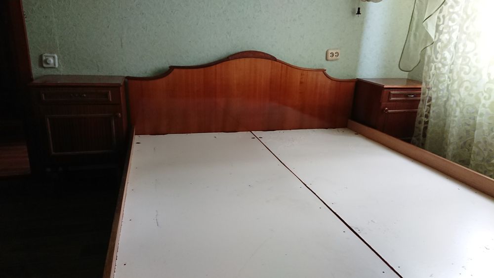 Продам ліжко з двома тумбочками, або окремо.