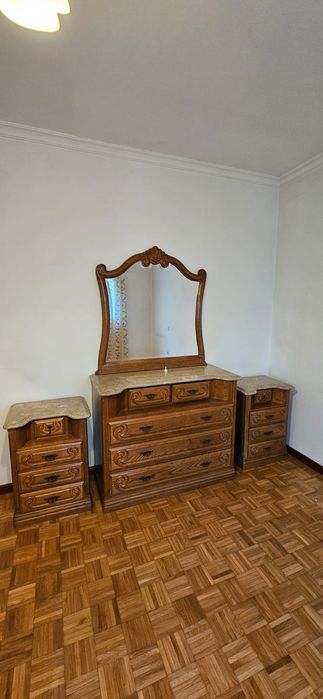 Comoda e mesas de cabeceira