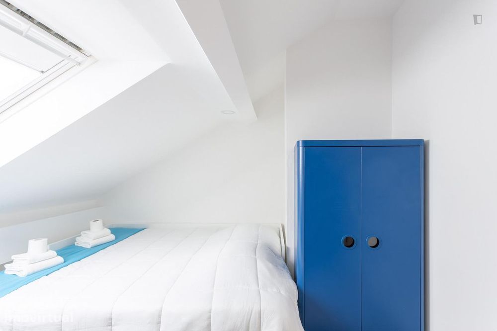 47415 - Quarto com cama de casal numa...