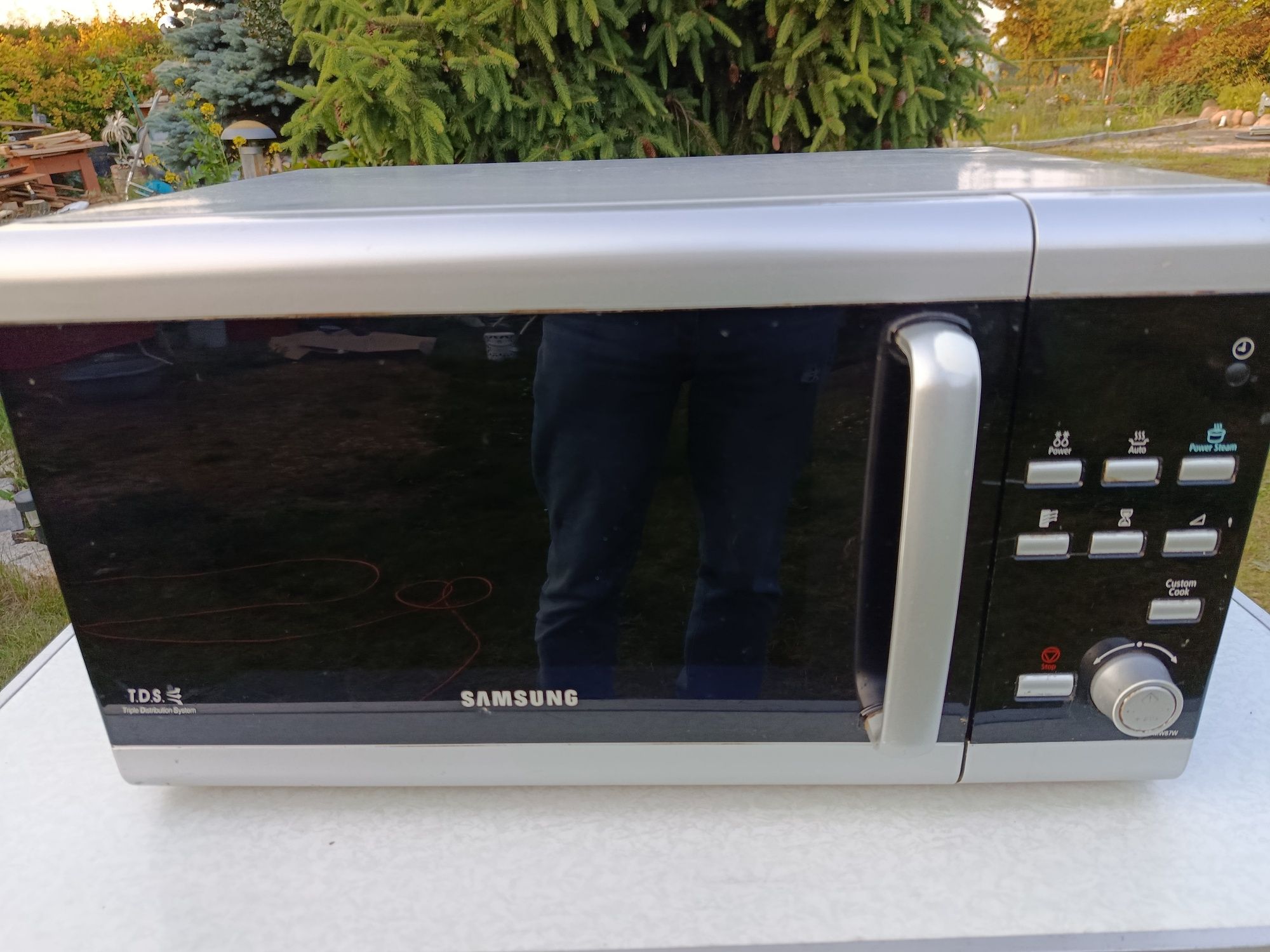 Kuchenka mikrofalowa SAMSUNG typ MW87W.