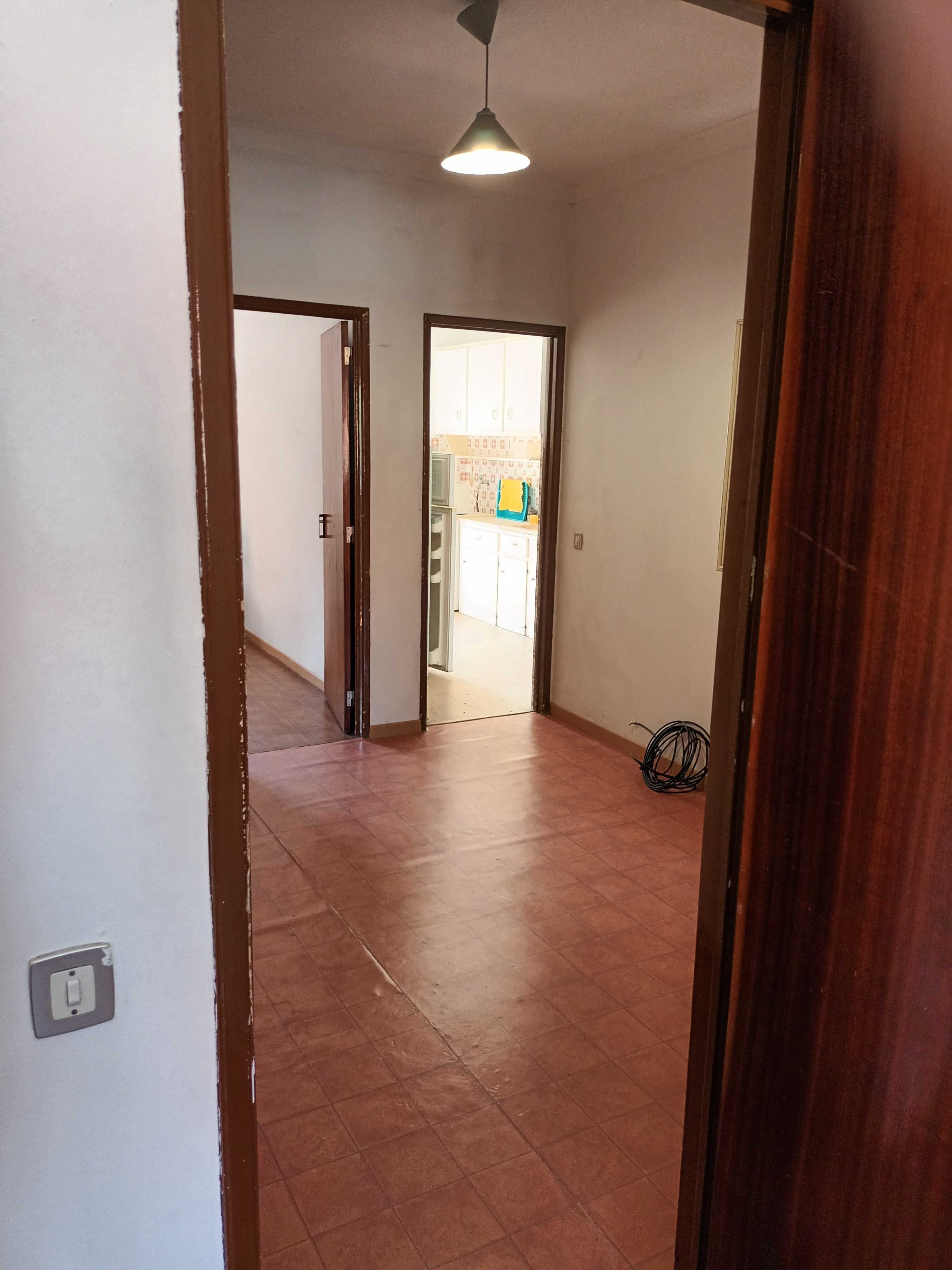 Quarto a Estudante em Apto. Freg.Santa Clara - Lisboa