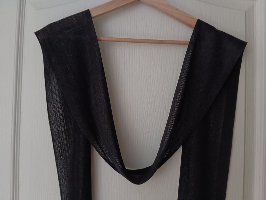 Cienki szalik z frędzlami np. do sukienki z dekoltem