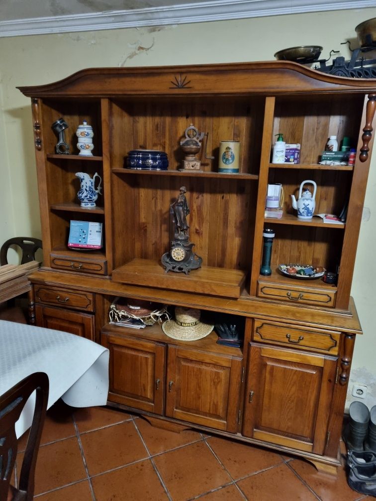 Mesa de jantar + 6 cadeiras + armário
