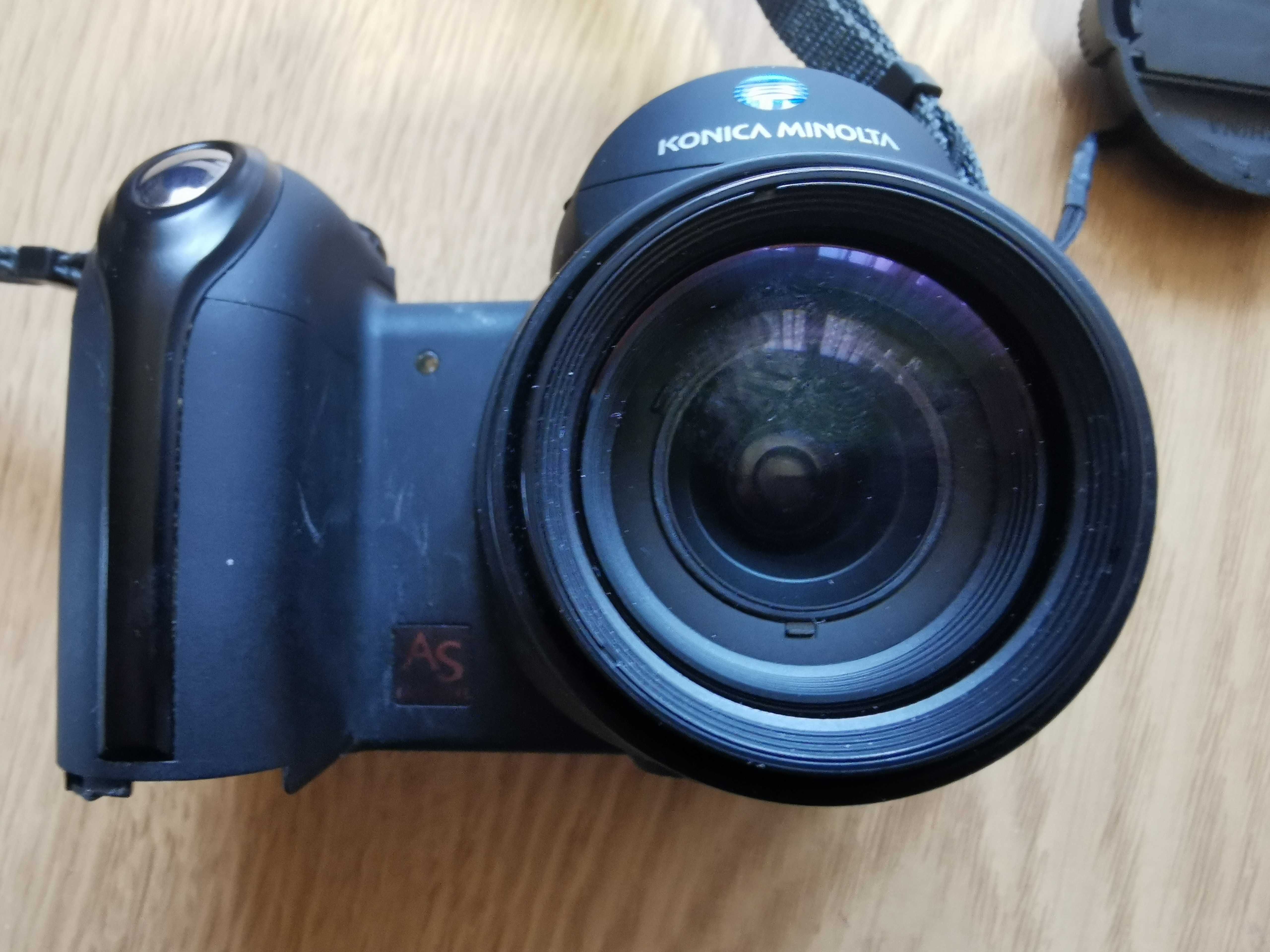 Sprzedam konica minolta z3 uszkodzona klapka bateri sprawny+etui