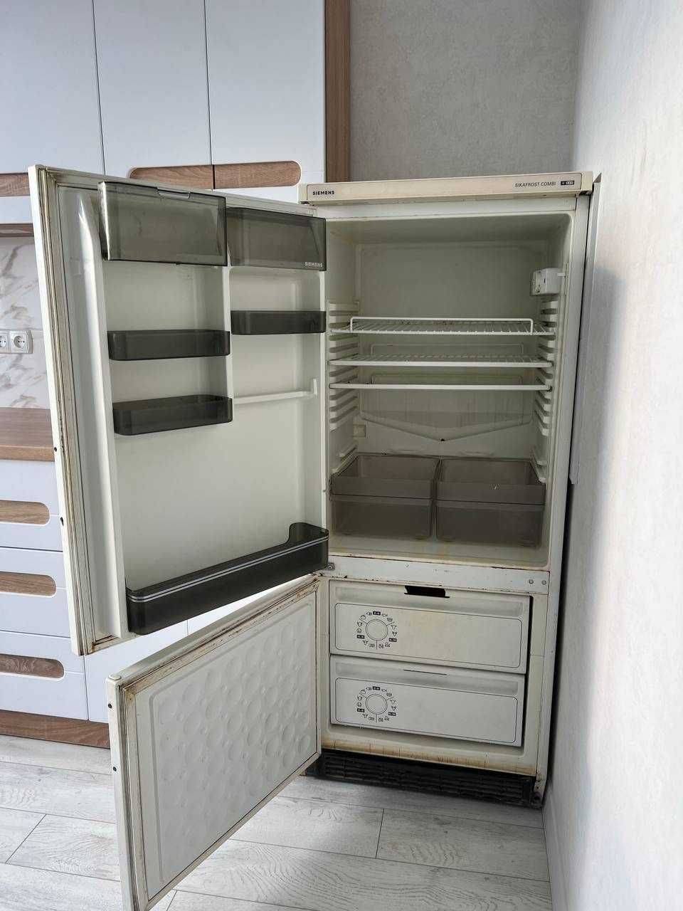 Холодильник Siemens в гарному, робочому стані