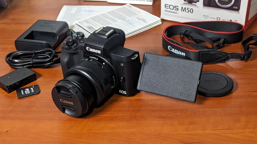 Canon M50 з об'єктивом 15-45 stm