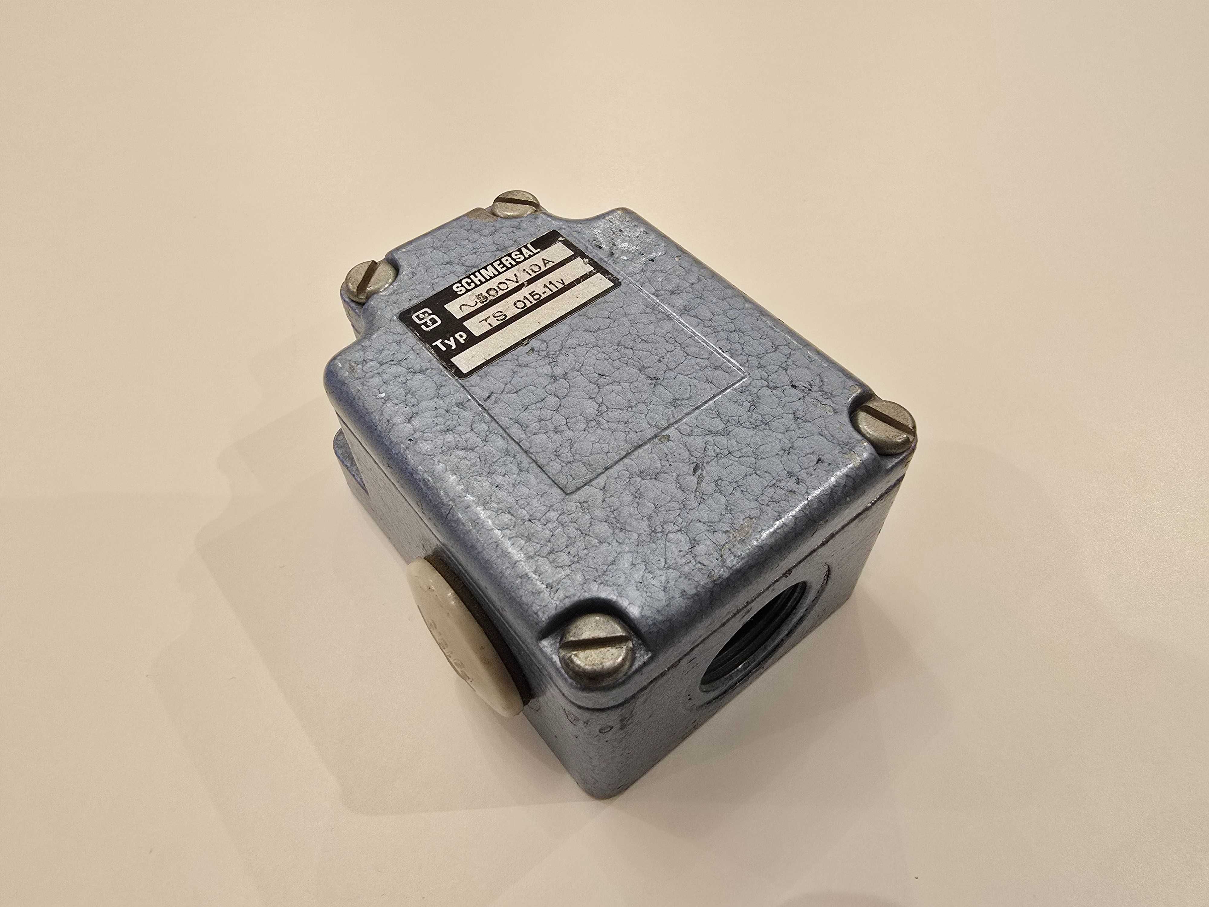 Wyłącznik krańcowy TS 015-11Y 10A 500V SCHMERSAL