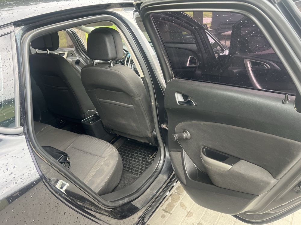 Opel Astra J хетчбек