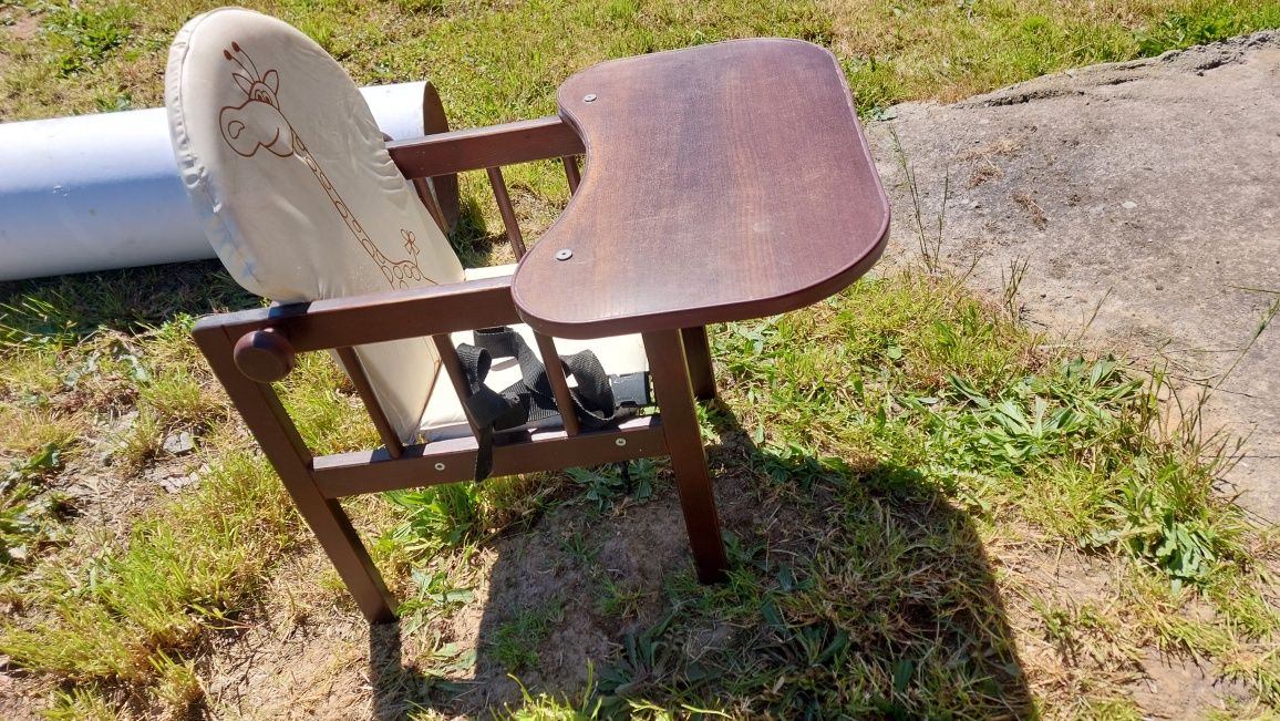 Drewniane krzesełko do karmienia