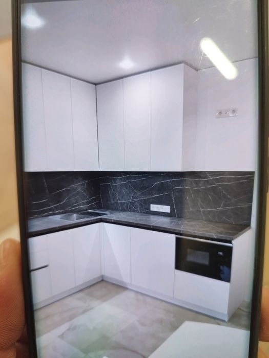 продам 2 кімнатну квартиру в центрі