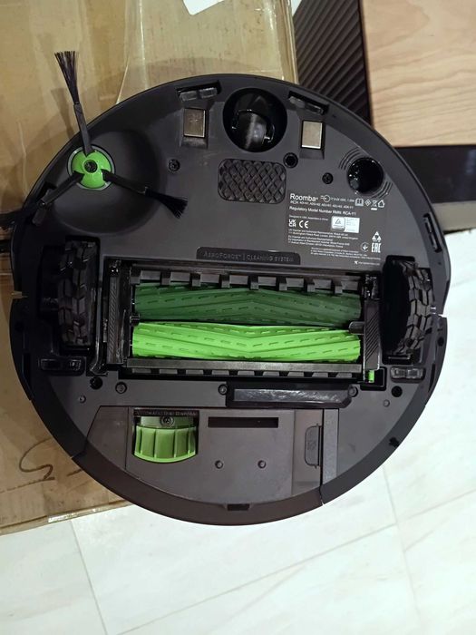 Odkurzacz robot sprzątający Roomba Combo j9+ stacja Clean Base AutoFil