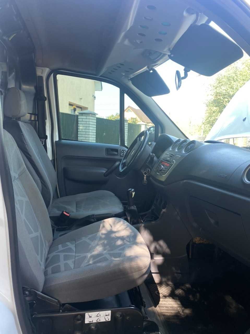 Продаж автомобіля Ford Transit Connect 2011