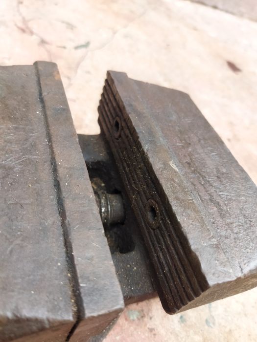 Лещата слюсарні (б/в).