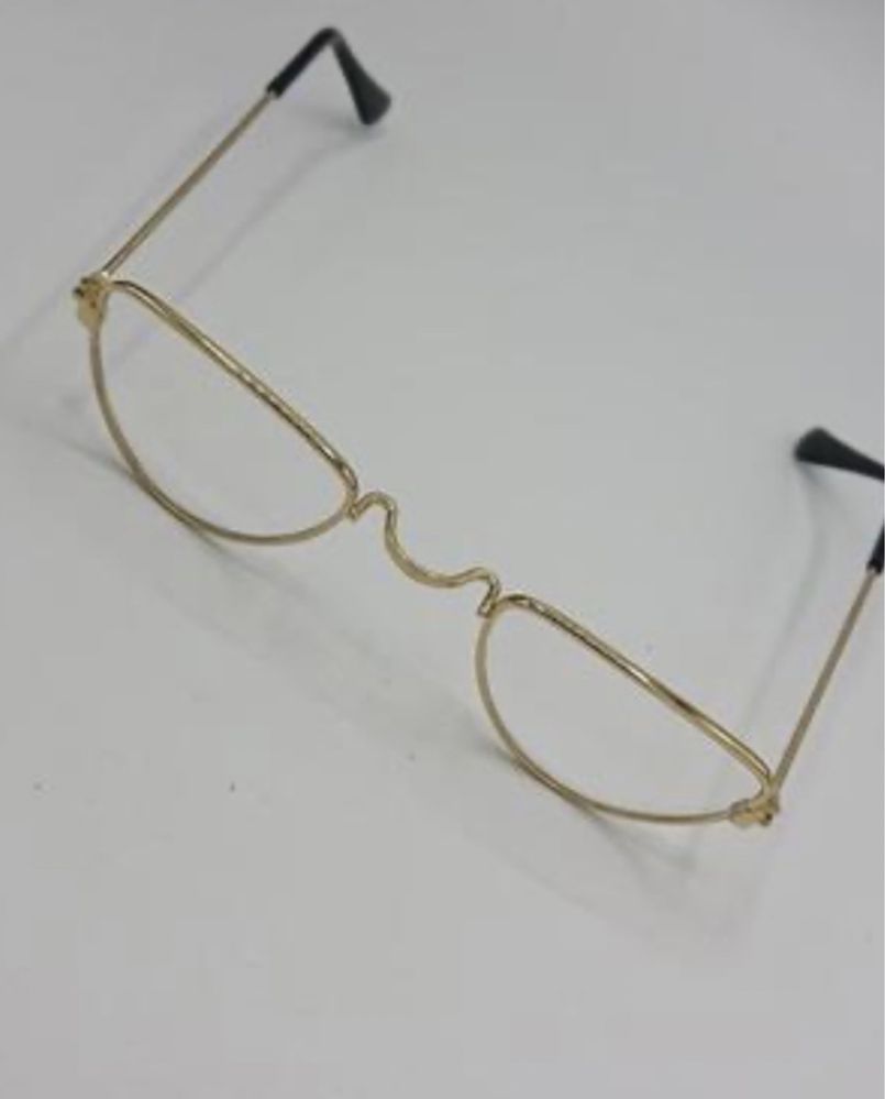 Акцентная золотистая оправа, имеджевые очки