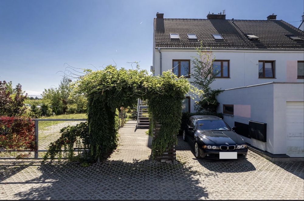 Dwupoziomowa szeregowka ul.Sw.Rity. 113m uzytkowych