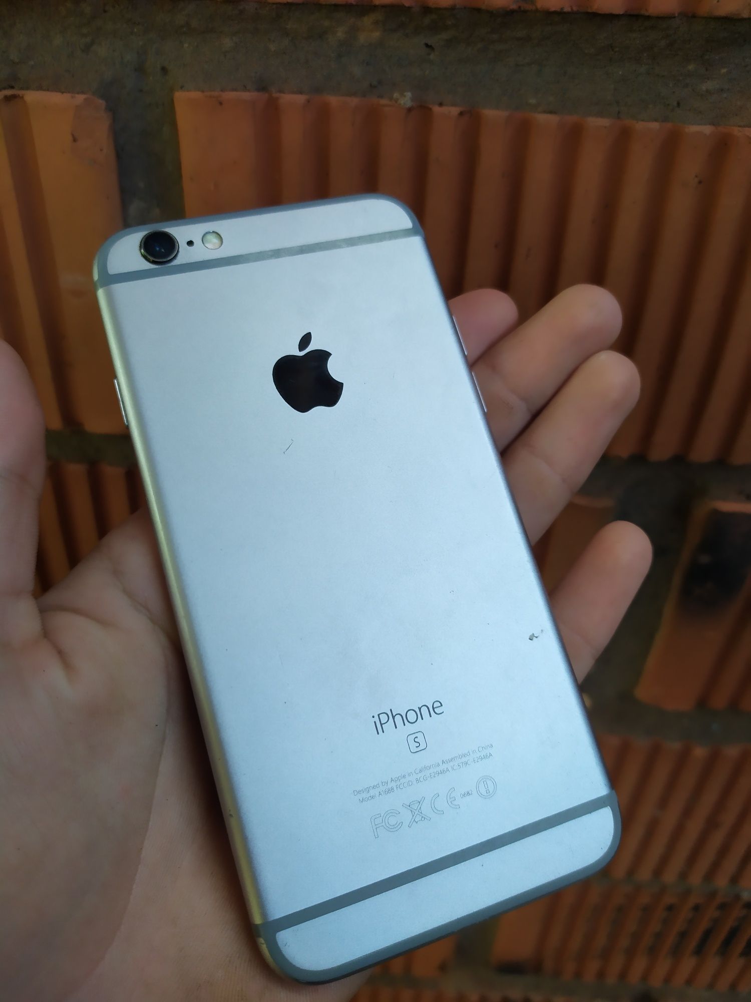 Продам iphone 6s 16 gb