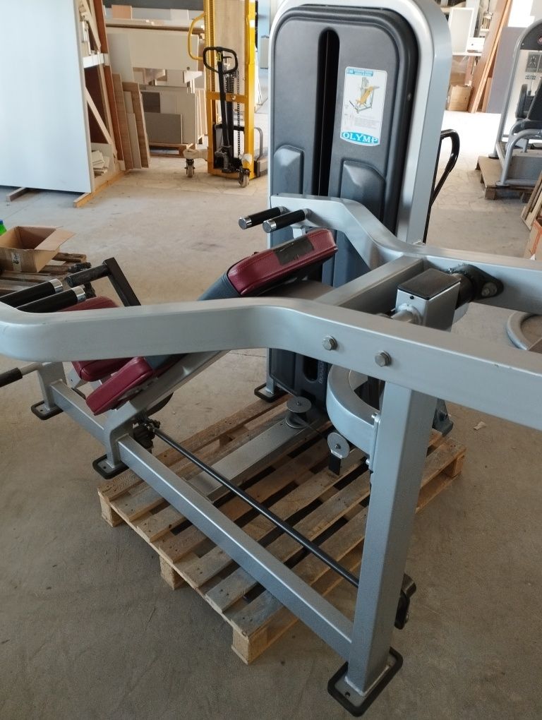 Maszyna na klatkę wyciskanie incline chest press Olymp Olimp