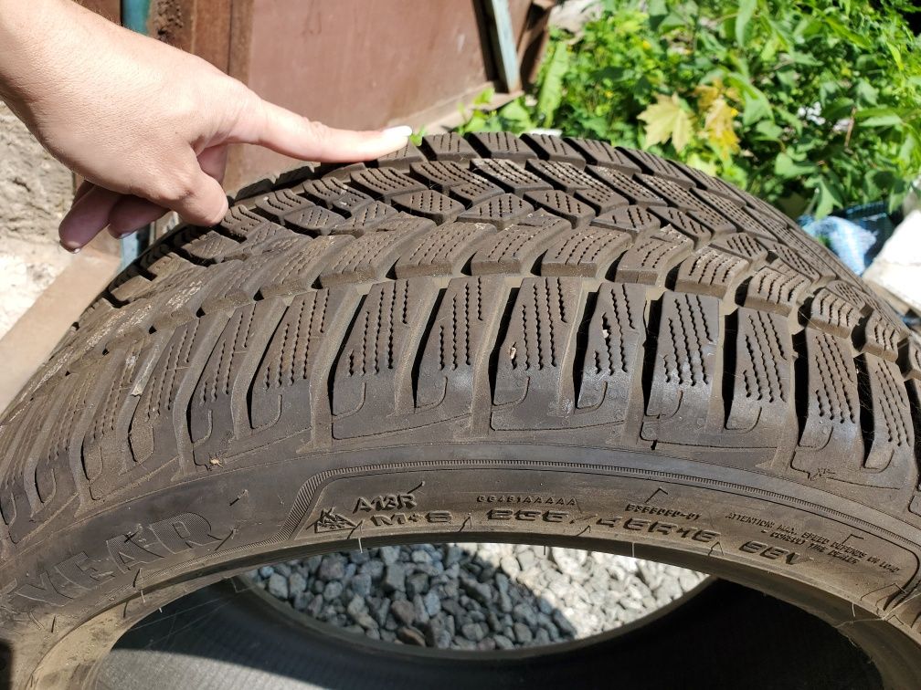Резина  235/45/18 R18 Goodyear 4шт