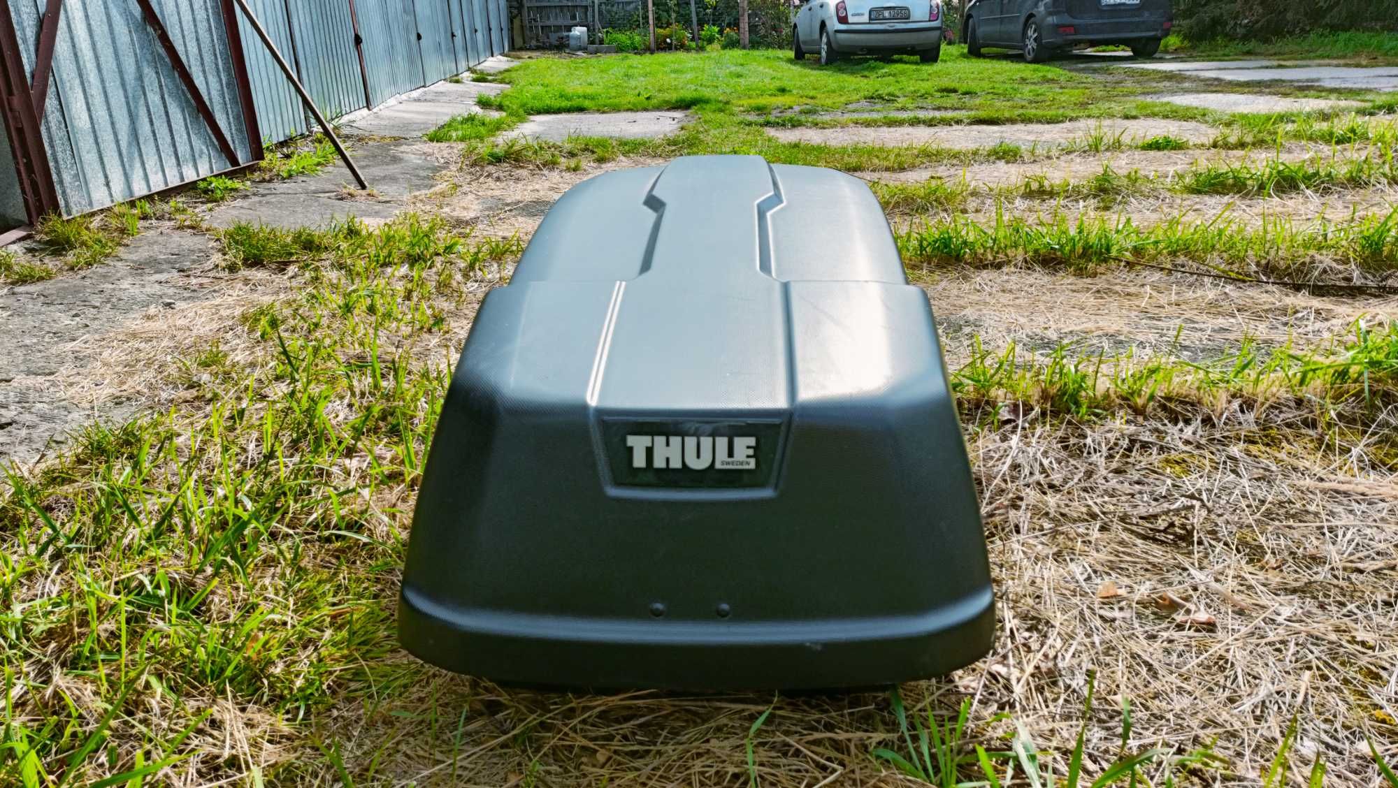 Box Thule XL na dach samochodu