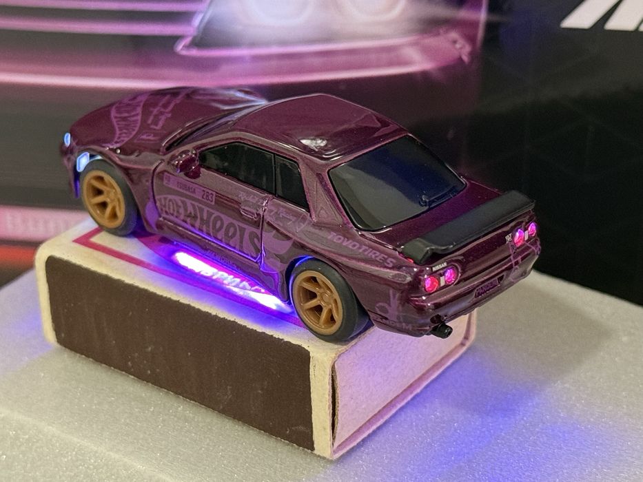 Hot wheels 1:64 металл на радиоуправлении впервые nissan GT-R 32
