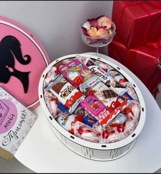 Подарунок дівчині Солодкий бокс подарунок на день народження