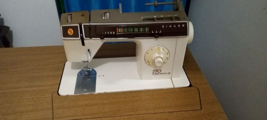 Máquina de costura da marca SINGER