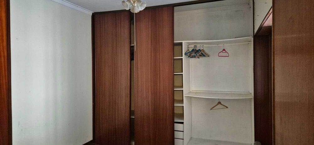 Vende-se T2 no Cacém junto á estação de comboios.