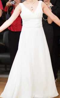 Minimalistyczna suknia ślubna