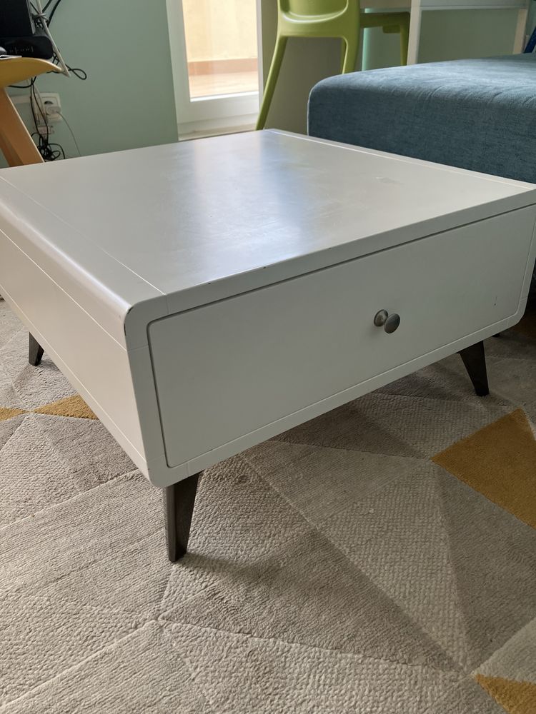 Mesa de apoio com arrumação