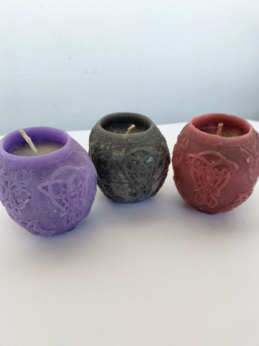 3 velas em forma de caveira