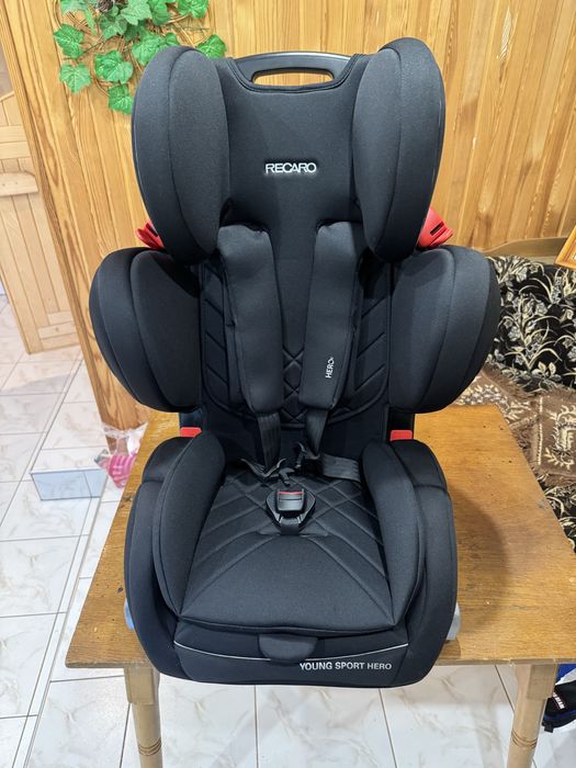 Дитяче автокрісло RECARO young sport hero