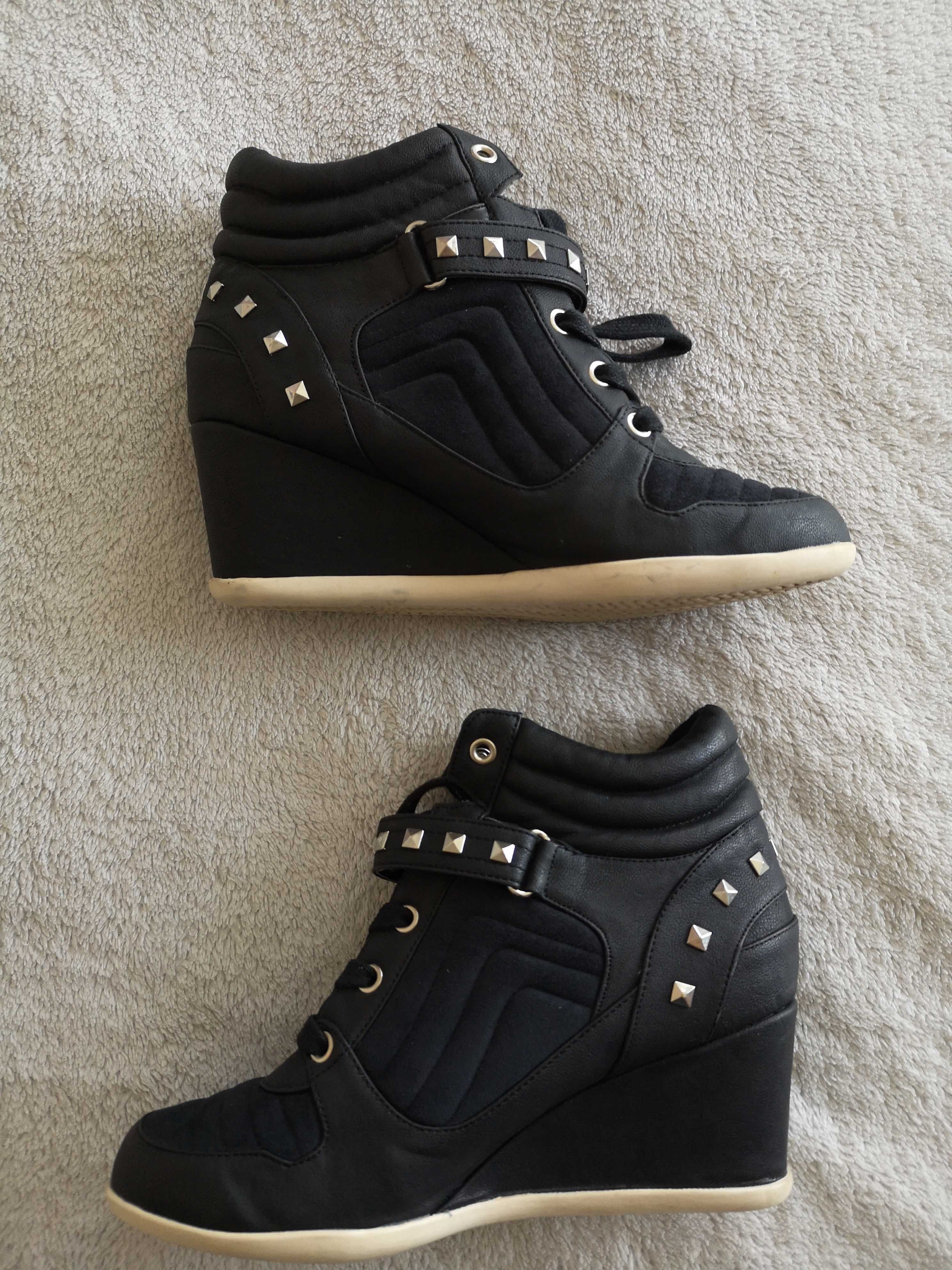 Czarne eleganckie rockowe buty na koturnie botki z ćwiekami H&M 39